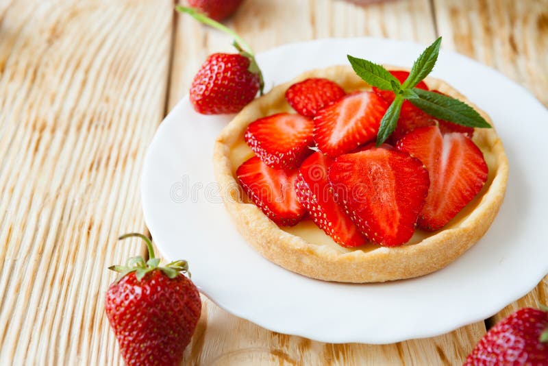 Tartlet με τα φρέσκα μούρα στοκ φωτογραφία Tartlet με τα φρέσκα μούρα στοκ φωτογραφία