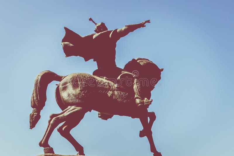TASJKENT UZBEKISTAN - AUGUSTI 22, 2018: Monument till den uzbekiska nationen arkivbild TASJKENT UZBEKISTAN - AUGUSTI 22, 2018: Monument till den uzbekiska nationen arkivbild