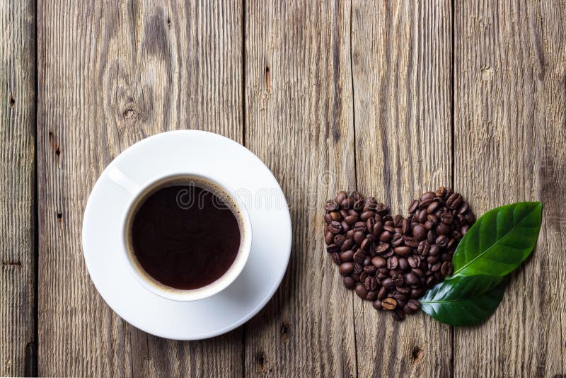 Tasse de café avec le symbole de coeur photo stock Tasse de café avec le symbole de coeur photo stock