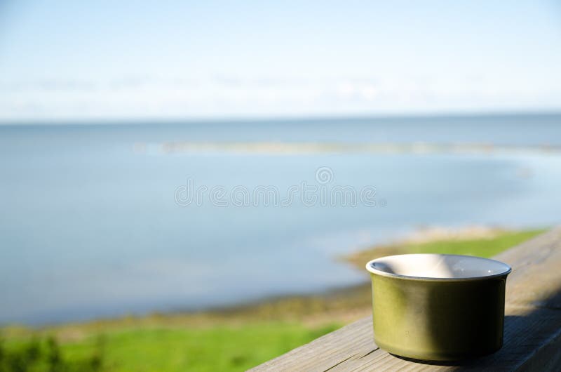 Tasse Kaffee Auf Der Veranda Stockbild Bild von draussen, luft 56837409