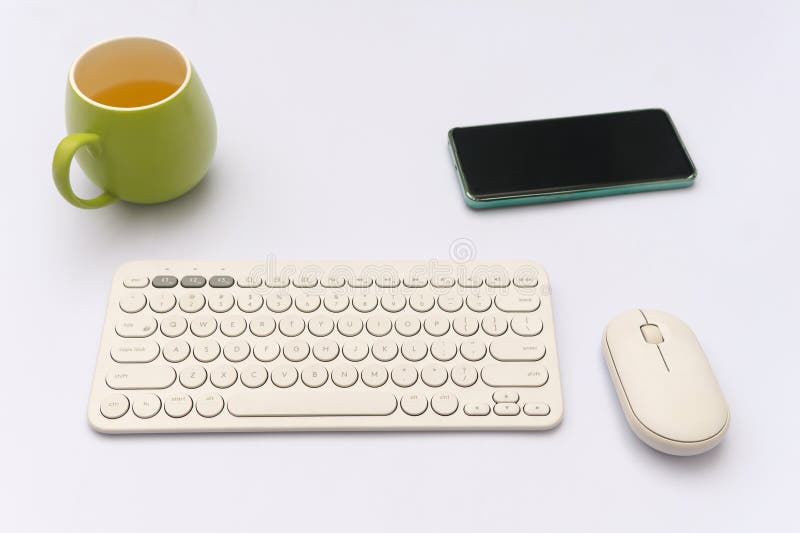 Tastatură calculator mouse-ul ceai și telefon mobil royalty free stock images