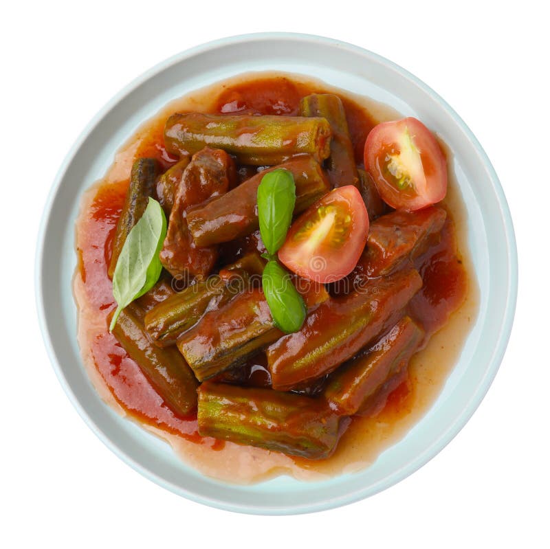 Tasty stew med okra tomatsås och basilika isolerade på vit toppvy fotografering för bildbyråer