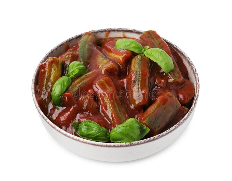 Tasty stew med okra tomatsås och basilika isolerade på vitt royaltyfria foton