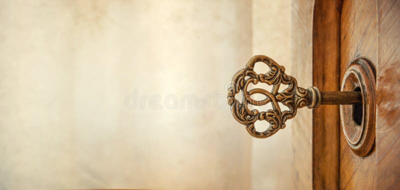 Tastă veche în macrocomanda găurii de tastă. stil retro. concept și idee privind fundalul de securitate al afacerilor istorice. sc stock photography