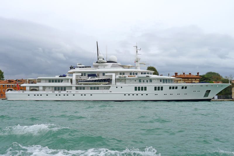 Tatoosh Luxury Boat