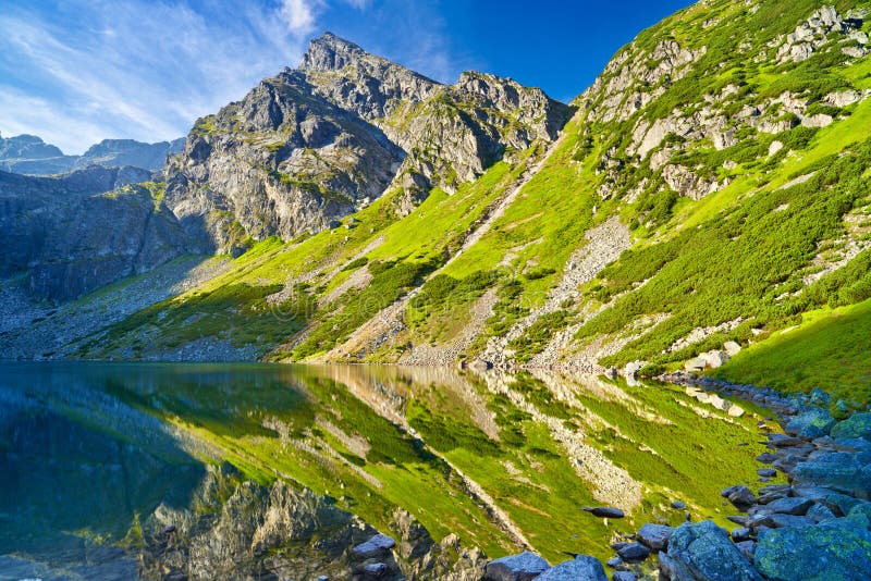 Tatra-Berge gestalten Naturseeteich Karpaten Polen landschaftlich stockbilder Tatra-Berge gestalten Naturseeteich Karpaten Polen landschaftlich stockbilder