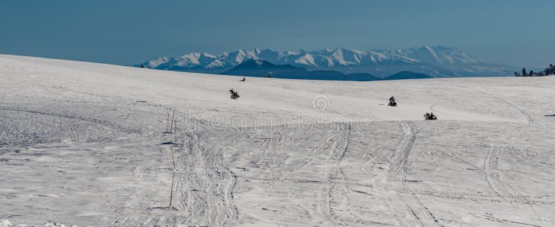 Tatry z Lučanskej Malej Fatry pod vrchom Veterne na Slovensku v zime