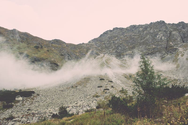 Tatry na Slovensku zahalené mrakmi - vintage efekt