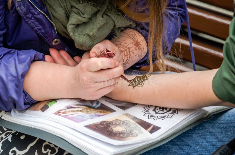 Tattoo Artist Doing Temporary Henna Tattoo on the Hand of the Girl Editorial Image - Image of model, artstica: 55910555 Tattoo Artist Doing Temporary Henna Tattoo on the Hand of the Girl Editorial Image - Image of model, artstica: 55910555