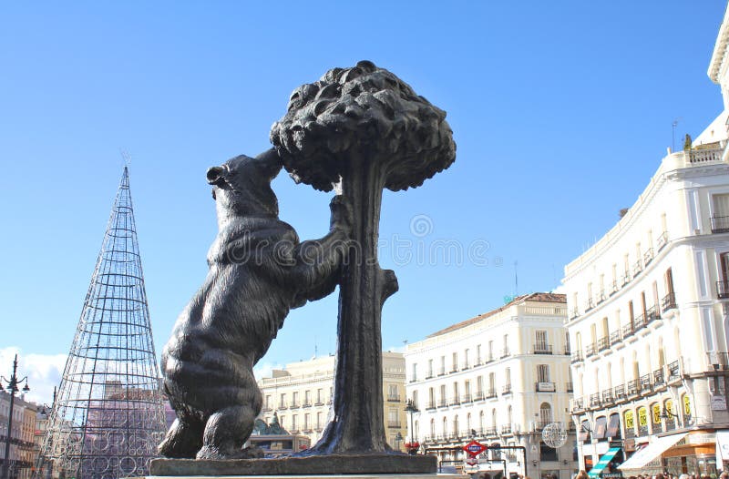Tatue of Bear and the Strawberry Tree Madrono on Puerta Del Sol Square ...