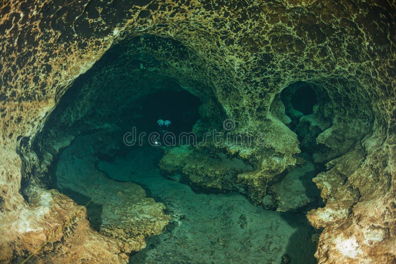 Taucherunterwasserhöhlen tauchende Ginnie Springs Florida USA lizenzfreies stockfoto Taucherunterwasserhöhlen tauchende Ginnie Springs Florida USA lizenzfreies stockfoto