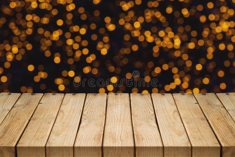 Tavola di legno vuota sopra il fondo festivo del bokeh immagini stock Tavola di legno vuota sopra il fondo festivo del bokeh immagini stock