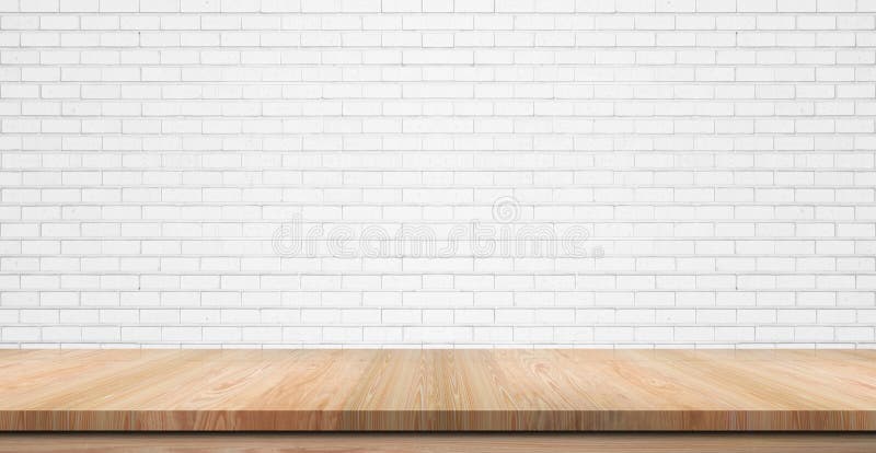 Tavolo di legno, sopra, bancone o ripiano di legno vuoto su parete di mattoni bianchi