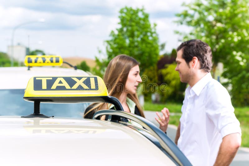 He took a taxi. Пассажир такси. Водитель такси стоковое фото. Фото пассажир и водитель такси. Водитель такси женщина картинки.