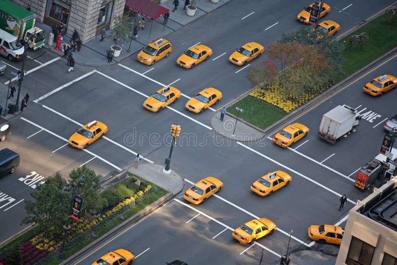 Un sacco di taxi per le strade di New York.