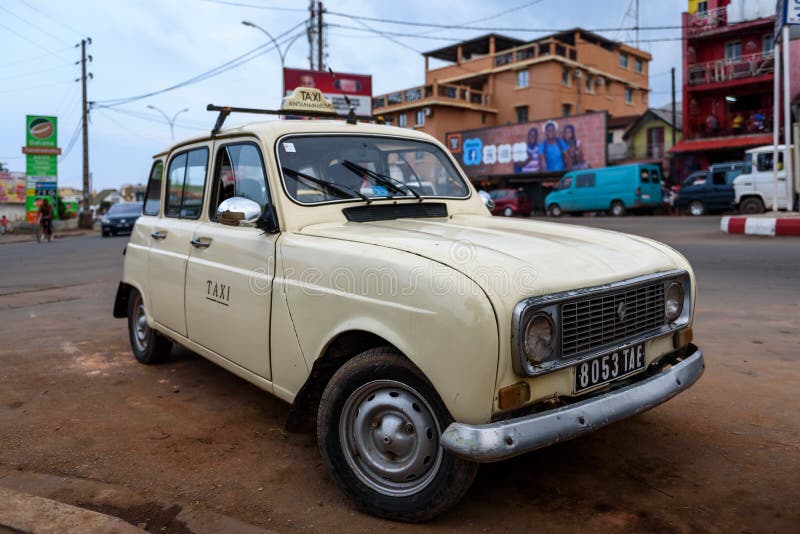Taxi's in Antananarivo, Madagascar. 2CV and R4 are the most widely seen in the streets of the capital Antananarivo royalty free stock images Taxi's in Antananarivo, Madagascar. 2CV and R4 are the most widely seen in the streets of the capital Antananarivo royalty free stock images