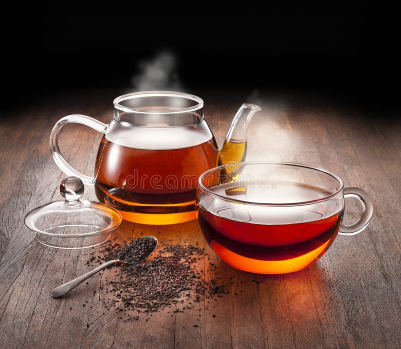 Taza caliente de la tetera del té imagenes de archivo