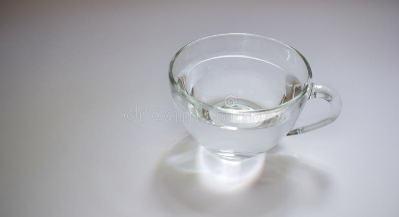 Taza de cristal transparente con agua 3 imágenes de archivo libres de regalías Taza de cristal transparente con agua 3 imágenes de archivo libres de regalías