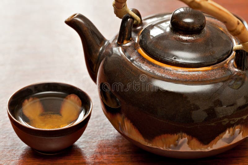 Taza de té y de tetera fotos de archivo