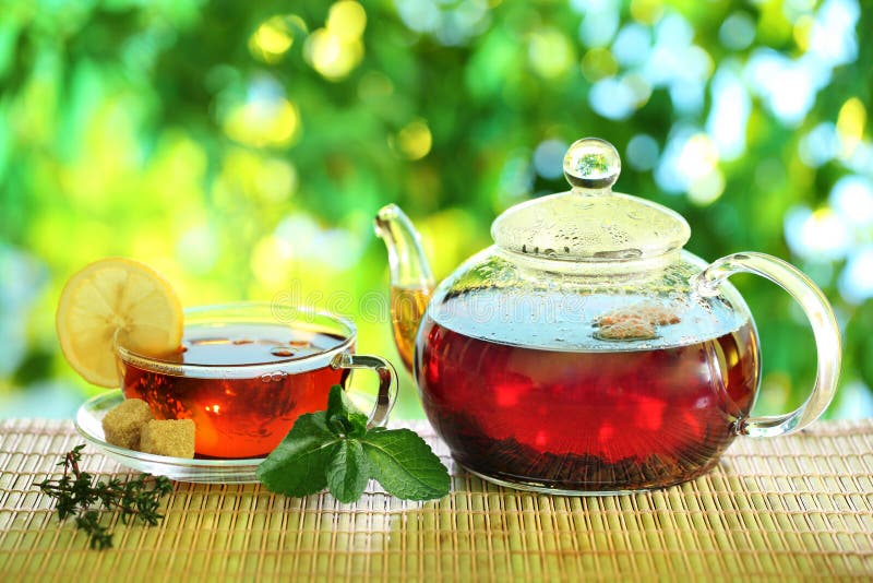 Taza de té y de tetera. imágenes de archivo libres de regalías