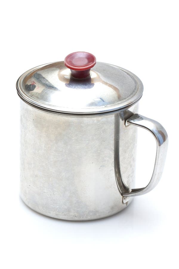 Taza vieja del metal foto de archivo. Imagen de costoso 10047706