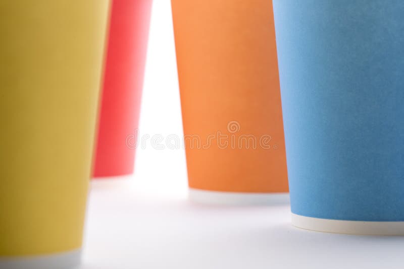 Tazas coloridas disponibles imagenes de archivo Tazas coloridas disponibles imagenes de archivo