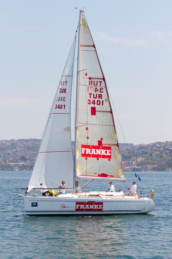 Tazza Bosphorus 2011 di navigazione dell'accumulazione di W immagini stock Tazza Bosphorus 2011 di navigazione dell'accumulazione di W immagini stock