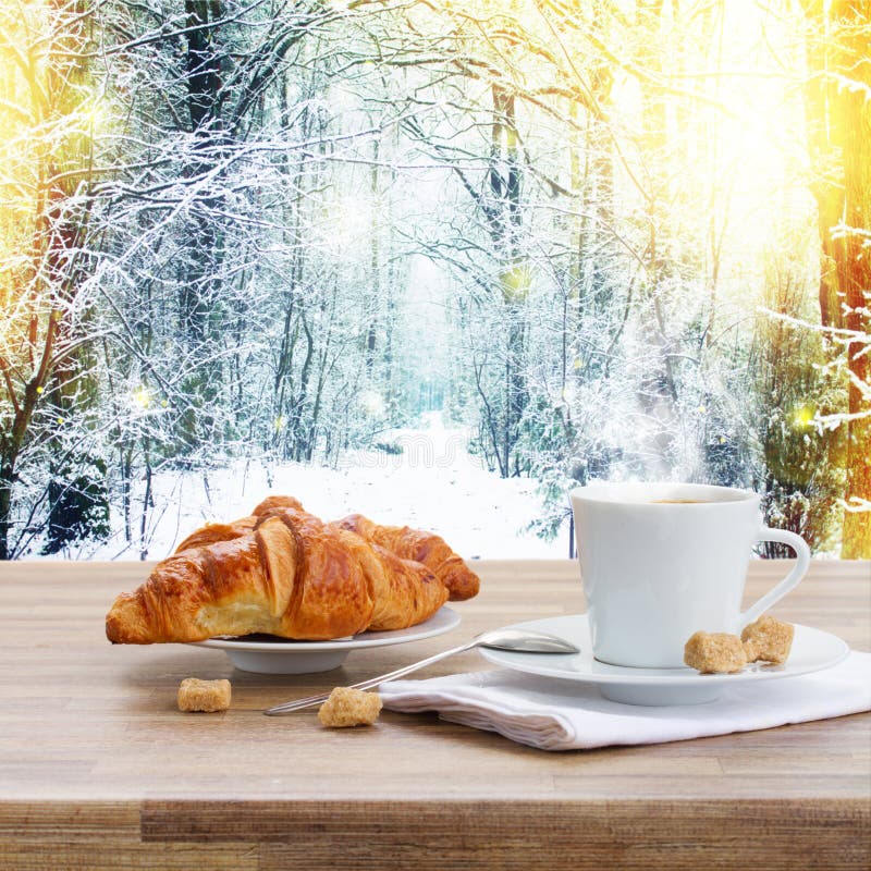Tazza di caffè all'inverno fotografia stock libera da diritti Tazza di caffè all'inverno fotografia stock libera da diritti