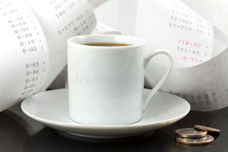 Tazza di caffè, cambiamento e nastro di aggiunta fotografia stock Tazza di caffè, cambiamento e nastro di aggiunta fotografia stock
