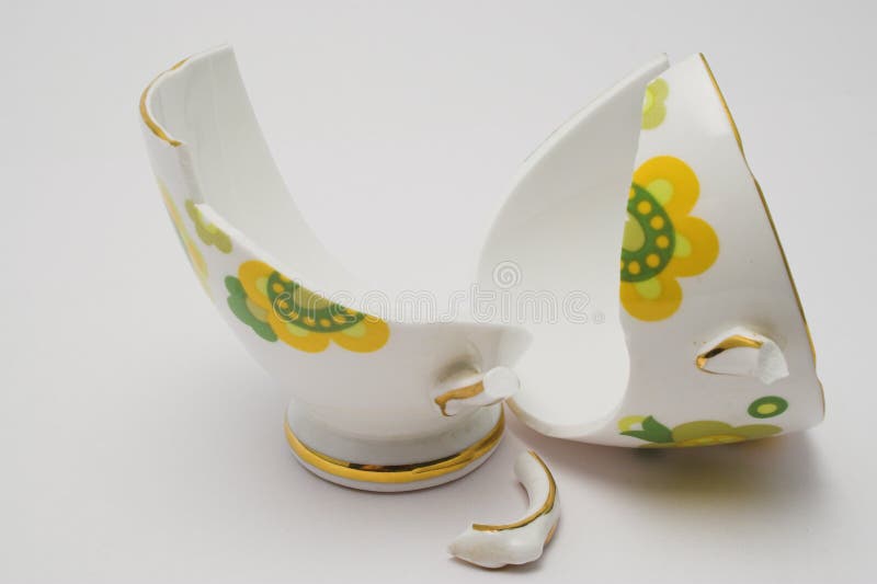 Download Tazza rotta immagine stock. Immagine di costoso, spezzettato - 203429