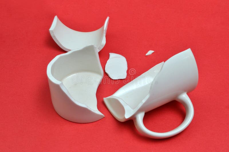 Tazza rotta immagini stock libere da diritti Tazza rotta immagini stock libere da diritti