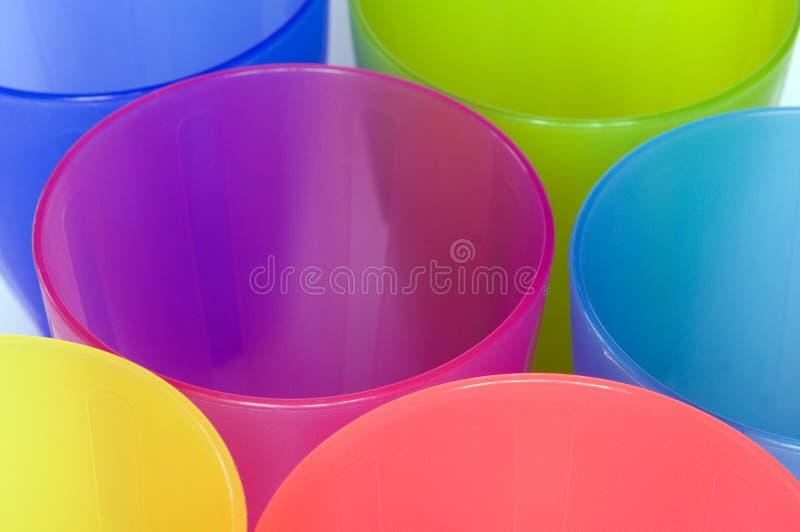 Tazze di plastica fotografia stock libera da diritti Tazze di plastica fotografia stock libera da diritti