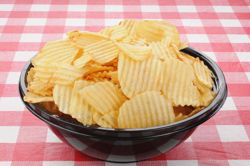 Tazón de fuente grande de las patatas fritas imagen de archivo Tazón de fuente grande de las patatas fritas imagen de archivo
