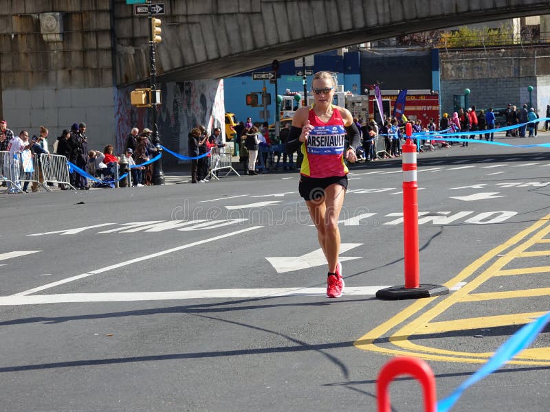 2016 TCS Miasto Nowy Jork maraton 560. Rasa organizują Nowy Jork Drogowych biegaczów klubem i biegają każdego roku od 1970, z wyjątkiem 2012, opłata ląd Huraganowy Sandy