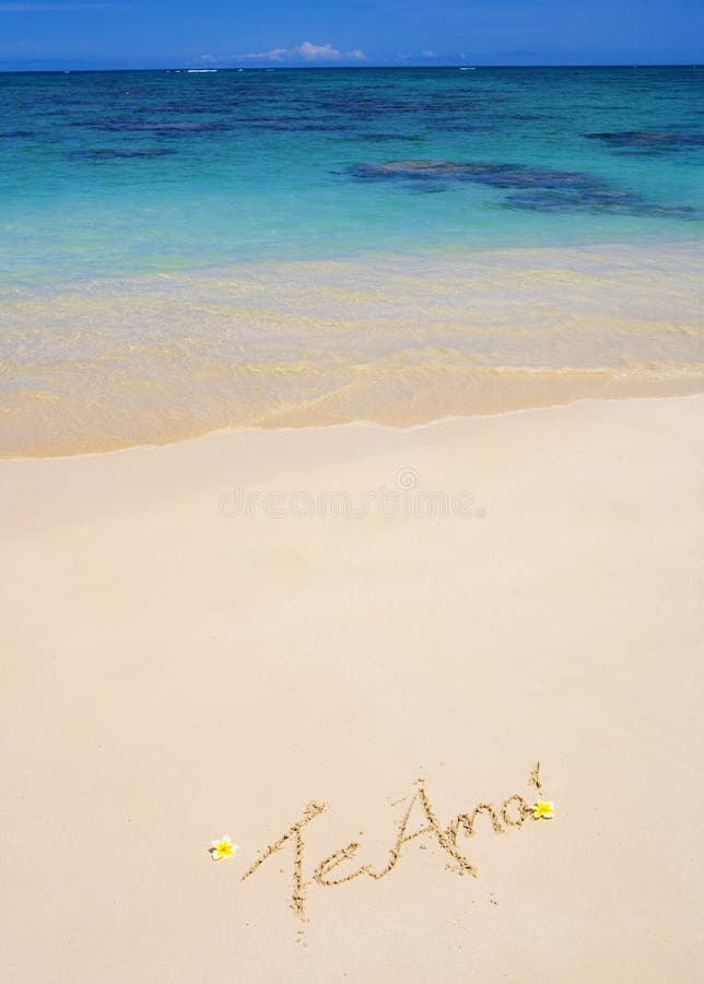 Te amo written on a sandy beach