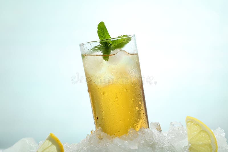 Tea with lemon and ice in a glass royalty free stock photos Tea with lemon and ice in a glass royalty free stock photos