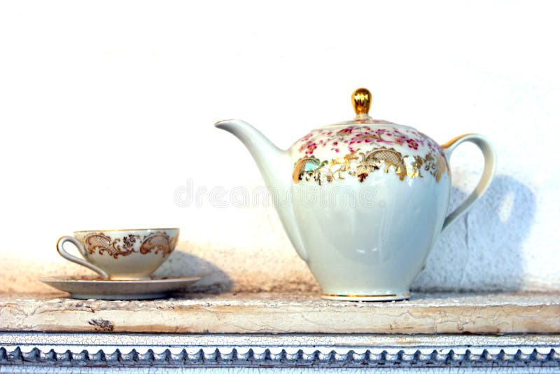 Tea pot and cup