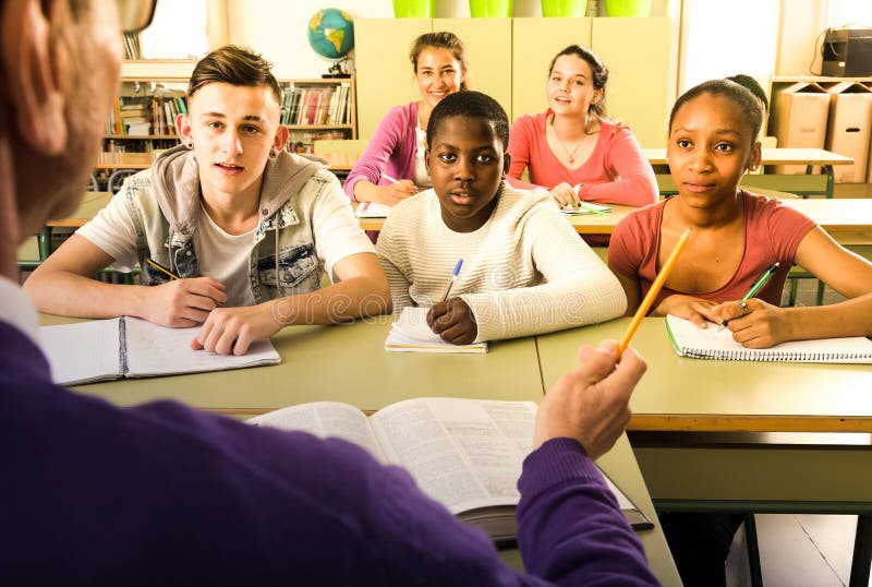 Call of students. Professor Calls on a student. Students Call.