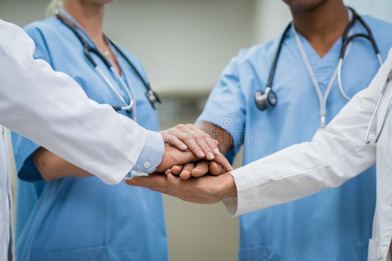 Teamwork am Krankenhaus stockfotografie Teamwork am Krankenhaus stockfotografie