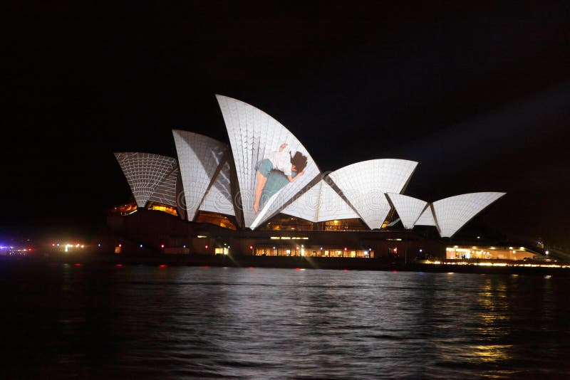 Teatro de la ópera Australia durante el festival vivo de Sydney fotos de archivo libres de regalías Teatro de la ópera Australia durante el festival vivo de Sydney fotos de archivo libres de regalías