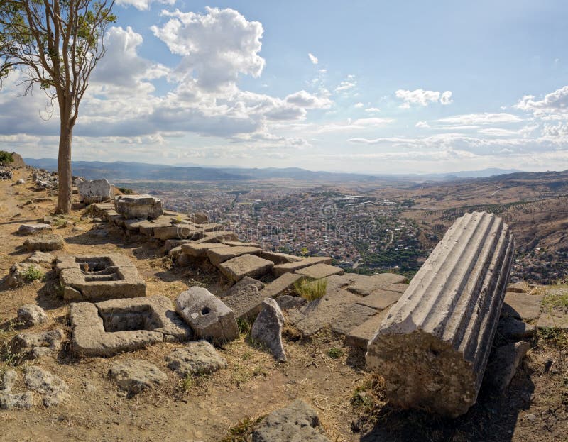 Réplica Do Cavalo De Troia Situada Em Troy, Turquia Imagem Editorial -  Imagem de azul, marco: 106472245