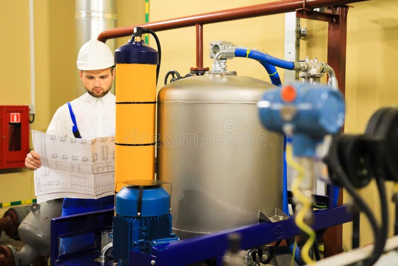 Technika inżynier z projektem zdjęcia stock Technika inżynier z projektem zdjęcia stock
