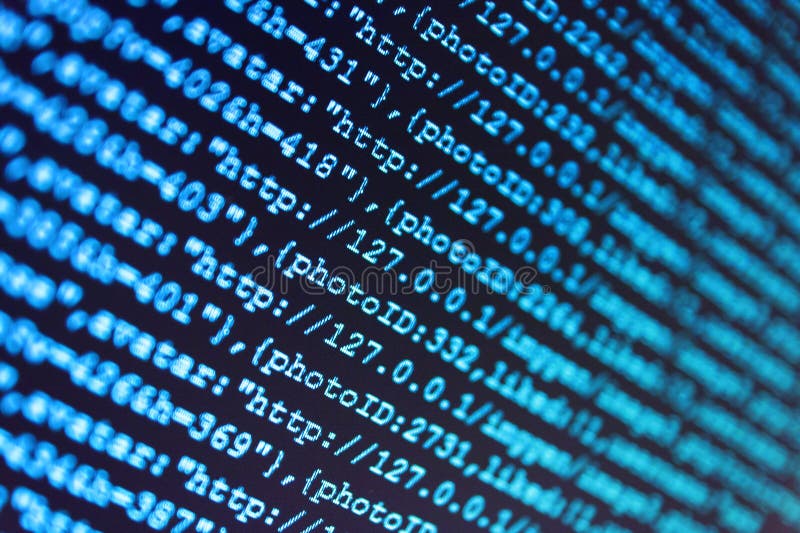 Technologie abstraite de programmation de code Données binaires de Digital sur l'écran d'ordinateur Lieu de travail informatique photographie stock libre de droits Technologie abstraite de programmation de code Données binaires de Digital sur l'écran d'ordinateur Lieu de travail informatique photographie stock libre de droits