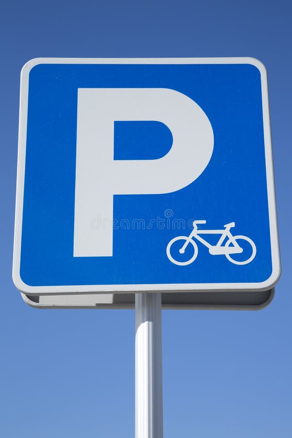 Tecken för parkering för cykelgrändsymbol, Ibiza royaltyfri fotografi Tecken för parkering för cykelgrändsymbol, Ibiza royaltyfri fotografi