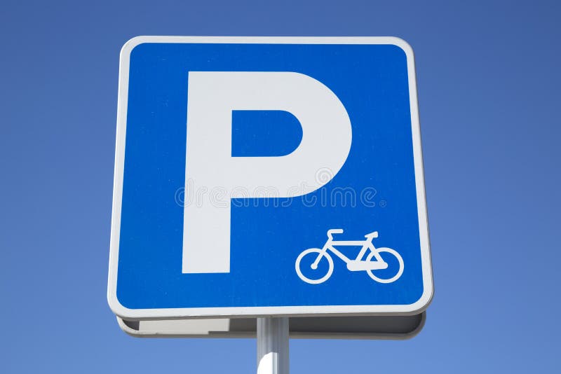 Tecken för parkering för cykelgrändsymbol, Ibiza arkivbilder Tecken för parkering för cykelgrändsymbol, Ibiza arkivbilder