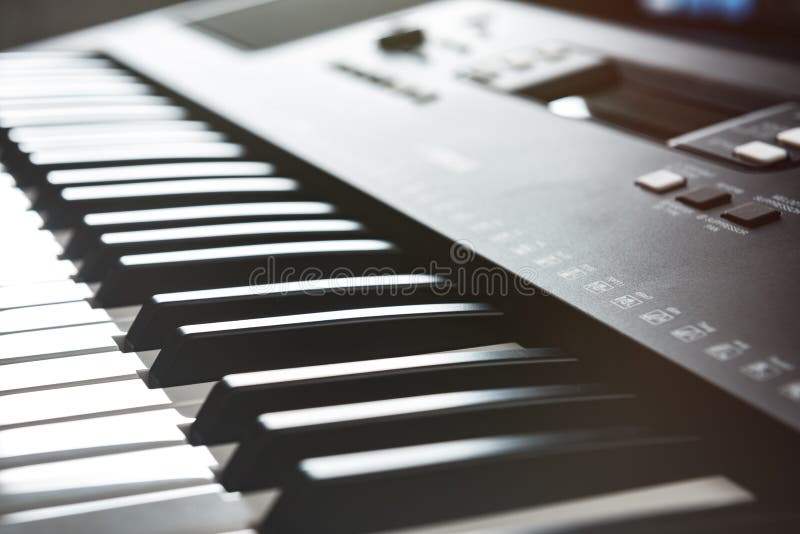 Teclado de piano eletrônico para tocar e gravar música em estúdio