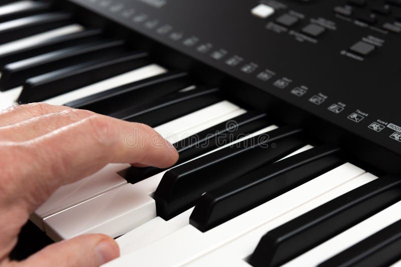 Teclado de piano eletrônico para tocar e gravar música em estúdio