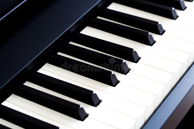 Teclas de piano pretas e brancas. fotos de stock royalty free