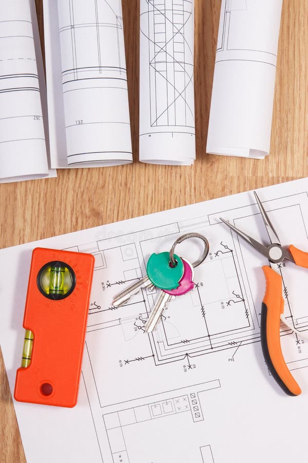 Teclas HOME con los dibujos o modelos eléctricos y herramientas anaranjadas del trabajo, concepto de hogar del edificio imagen de archivo libre de regalías Teclas HOME con los dibujos o modelos eléctricos y herramientas anaranjadas del trabajo, concepto de hogar del edificio imagen de archivo libre de regalías