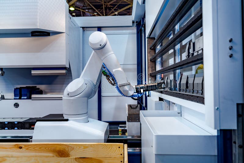 Tecnologia industriale moderna del braccio robot Cellula automatizzata di produzione
